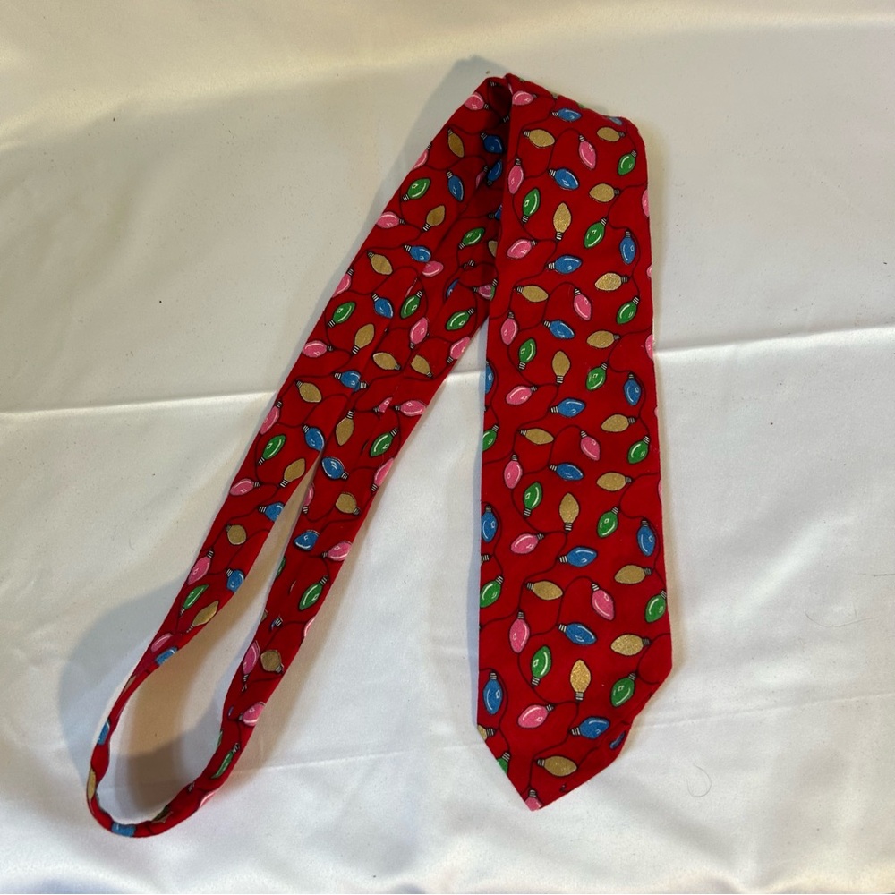 Christmas lights tie